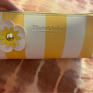 Elizabeth Arden make up bag